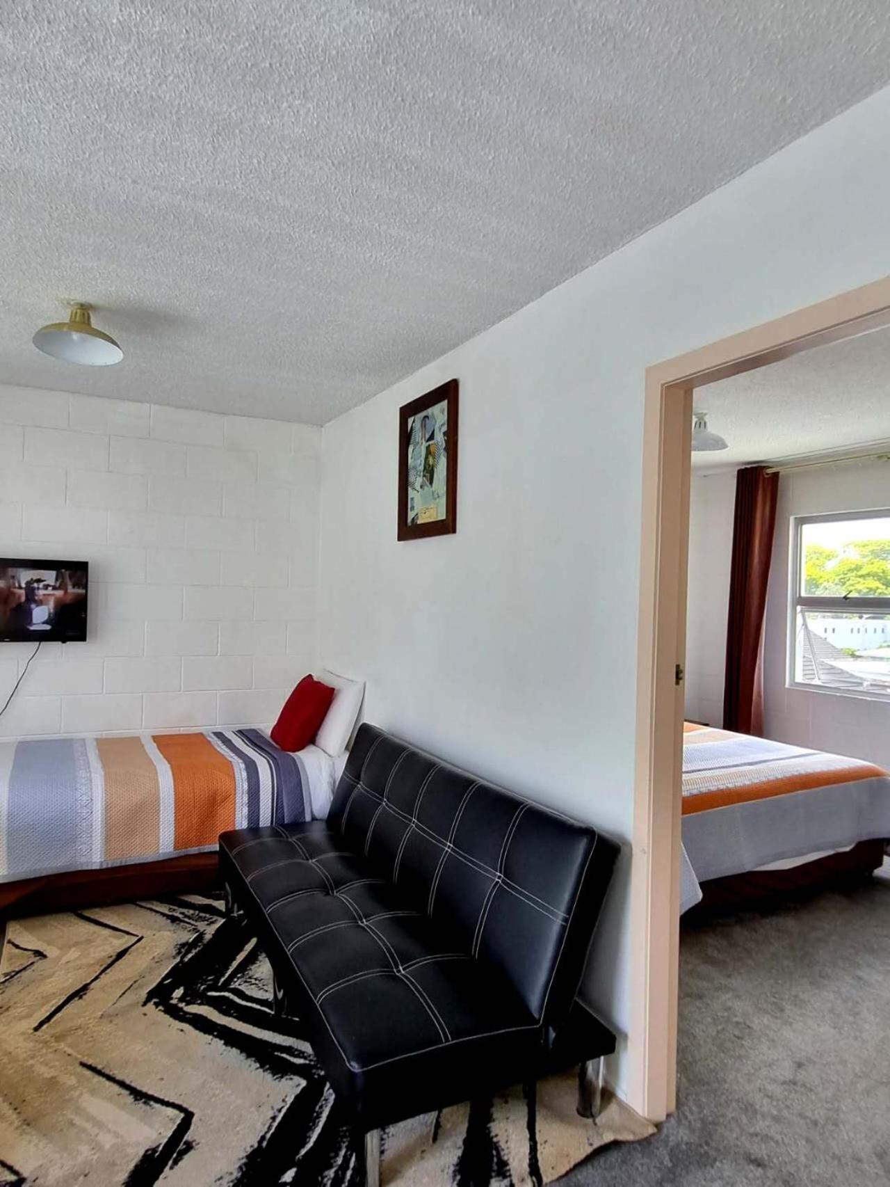 Cedar Lodge Motel ハミルトン エクステリア 写真