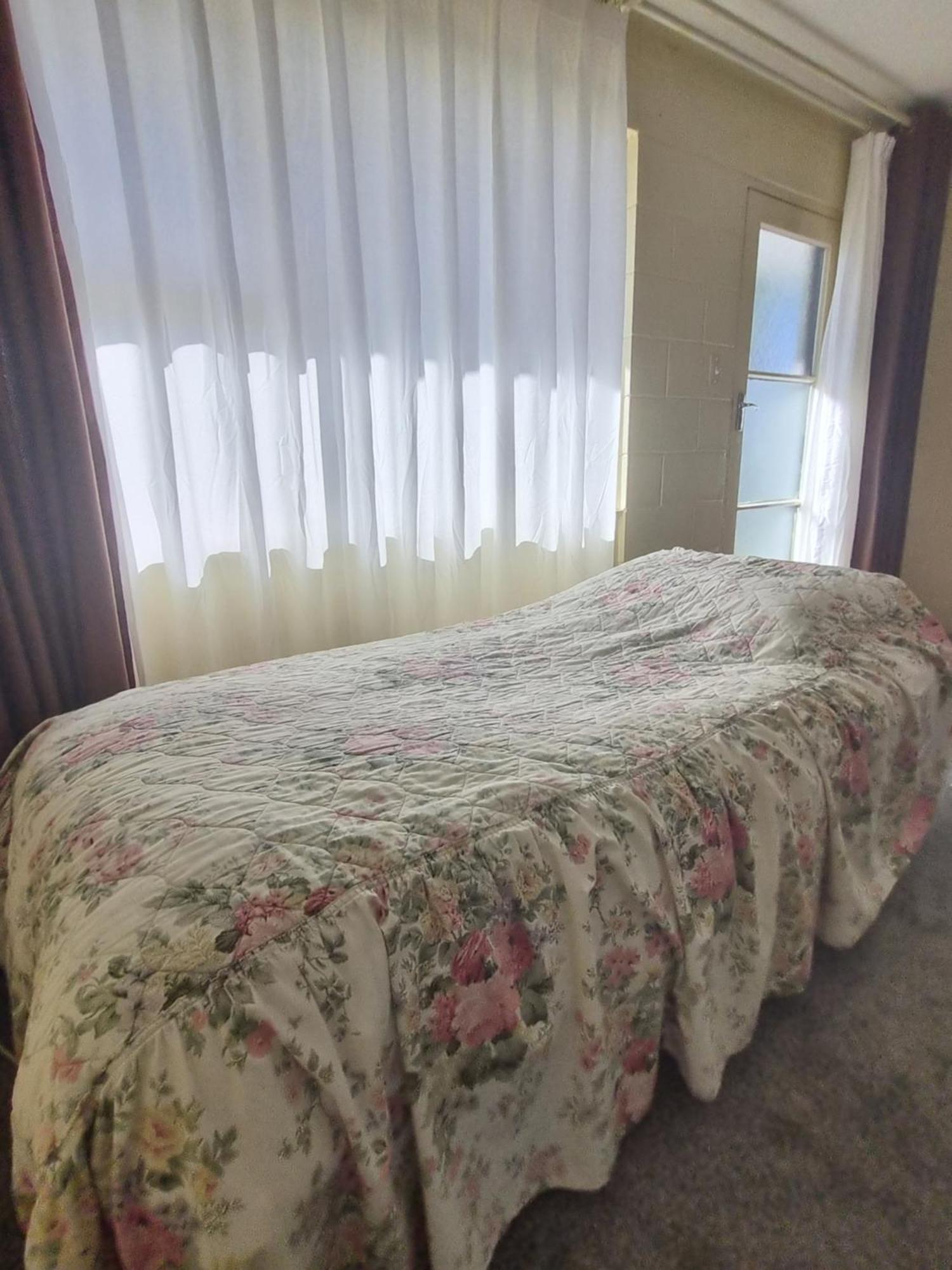 Cedar Lodge Motel ハミルトン エクステリア 写真