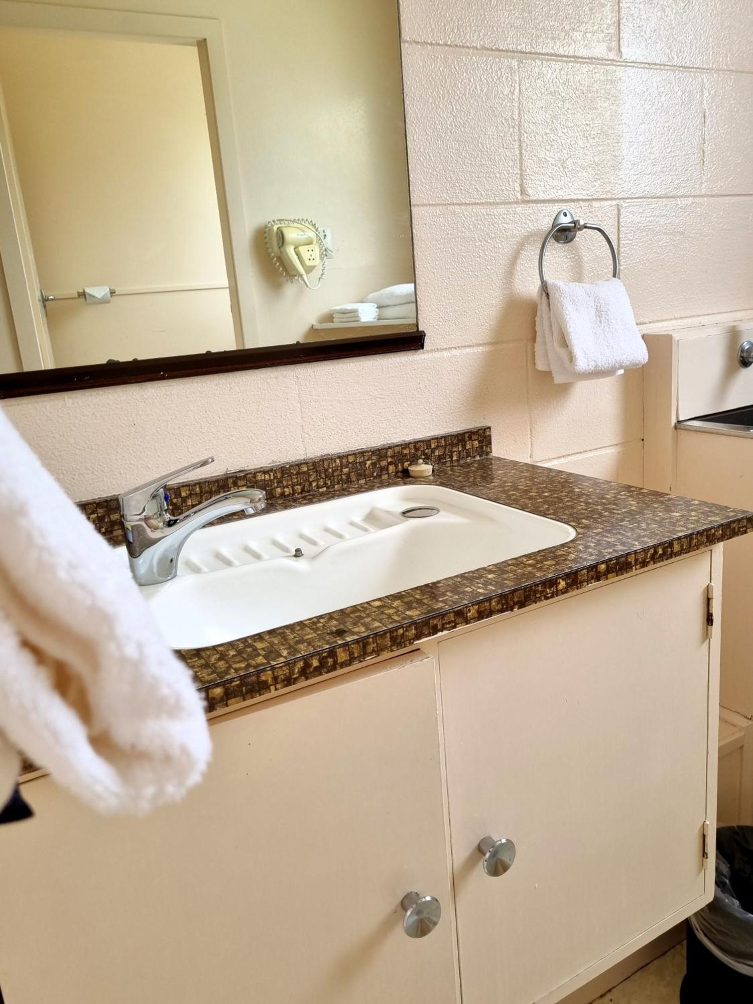 Cedar Lodge Motel ハミルトン エクステリア 写真