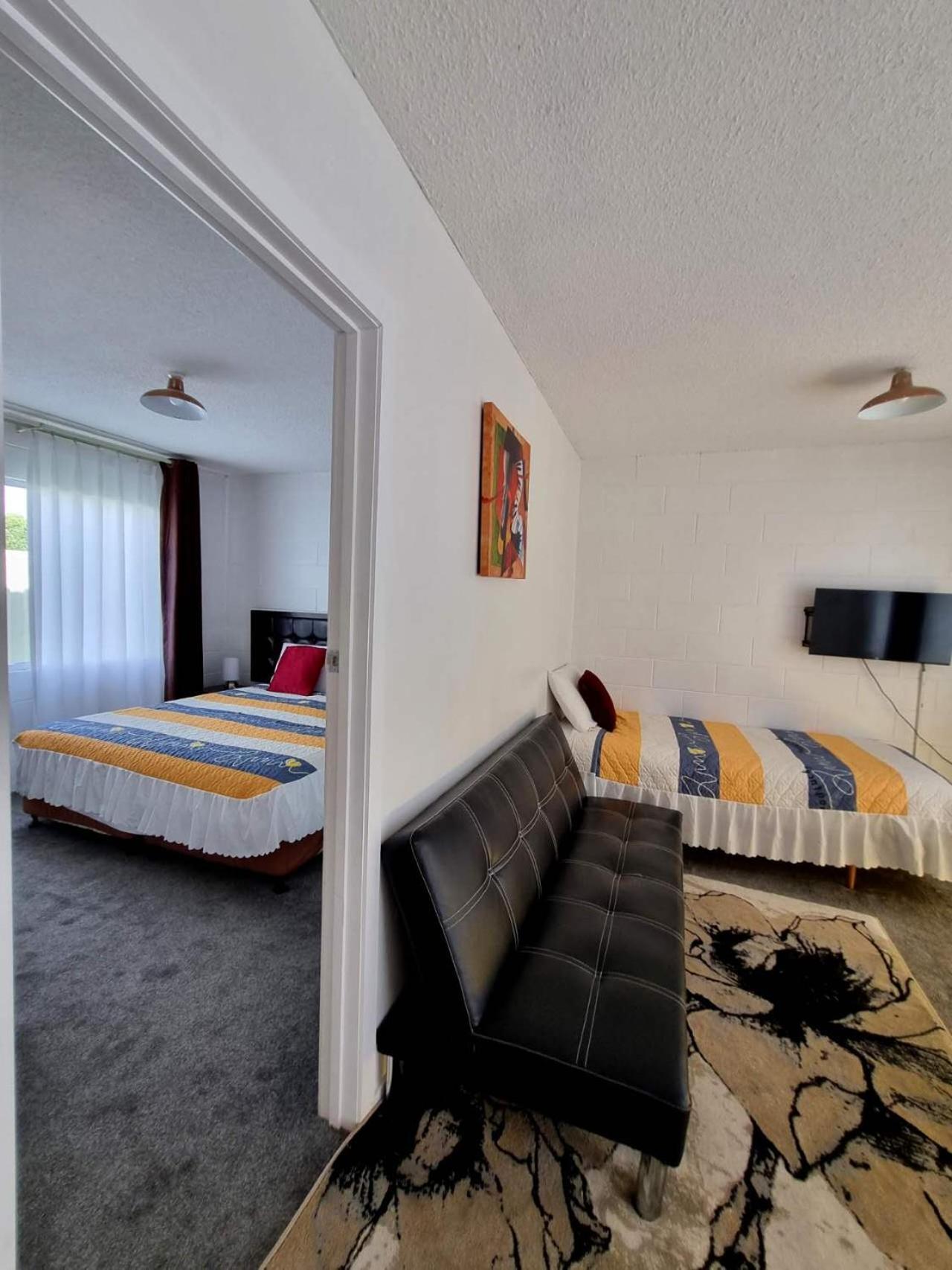 Cedar Lodge Motel ハミルトン エクステリア 写真