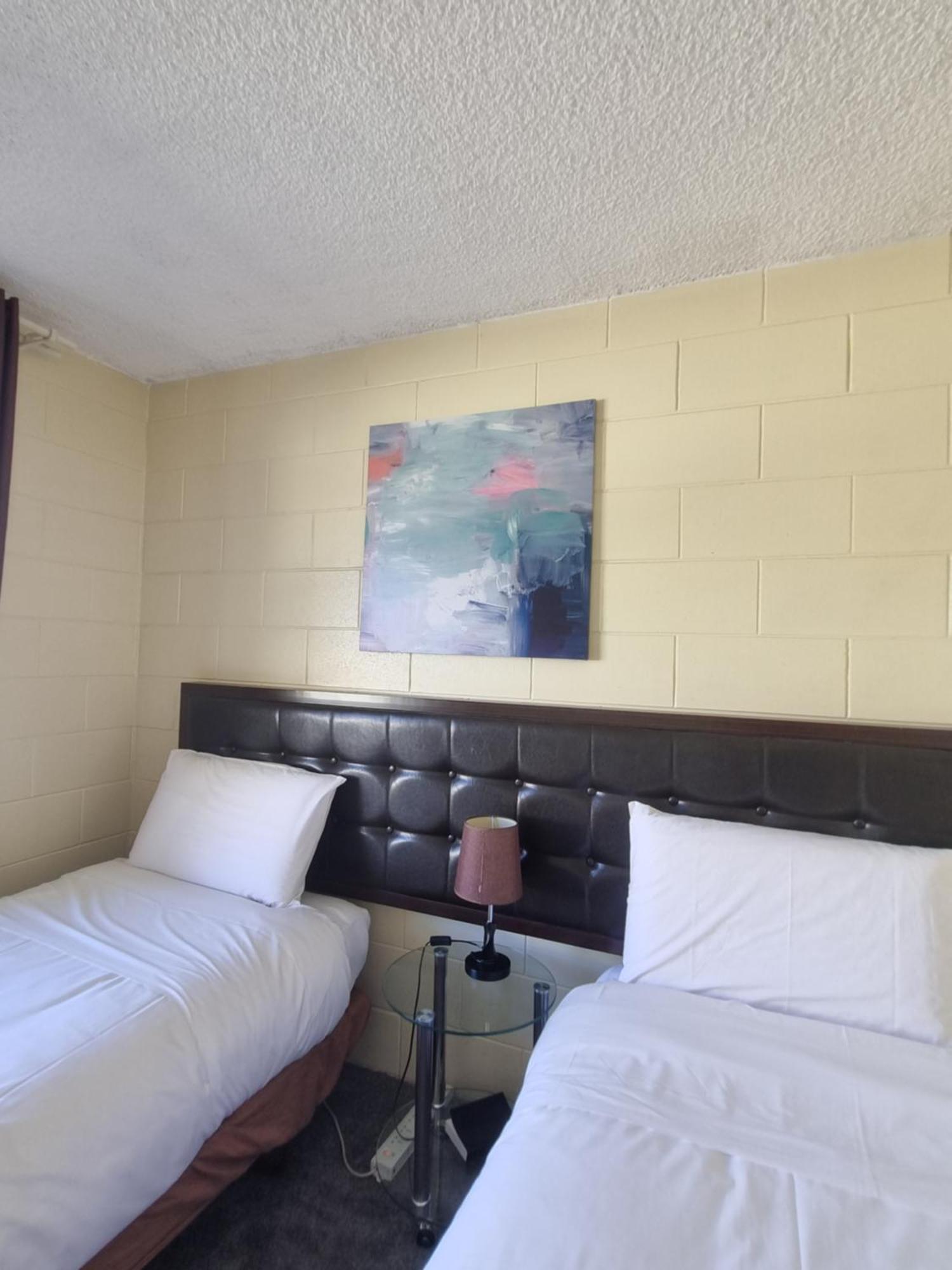 Cedar Lodge Motel ハミルトン エクステリア 写真